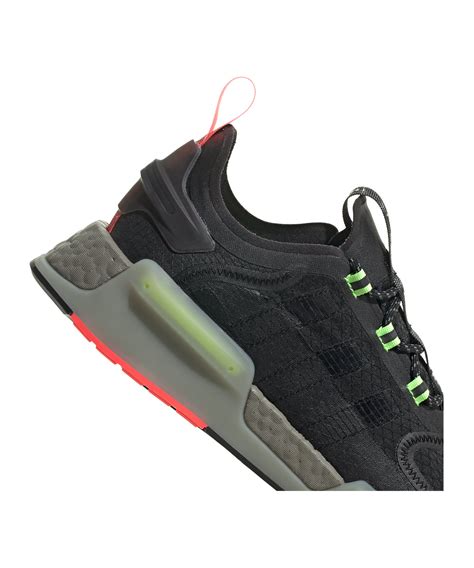 adidas nmd schwarz grün|Adidas de NMD shoes.